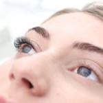 Wimpern Curl - alles, was Sie über die Wimpernbiegung und die Anpassung an den Augentyp wissen müssen